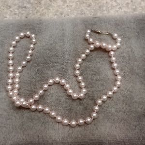 Light pink pearl necklace